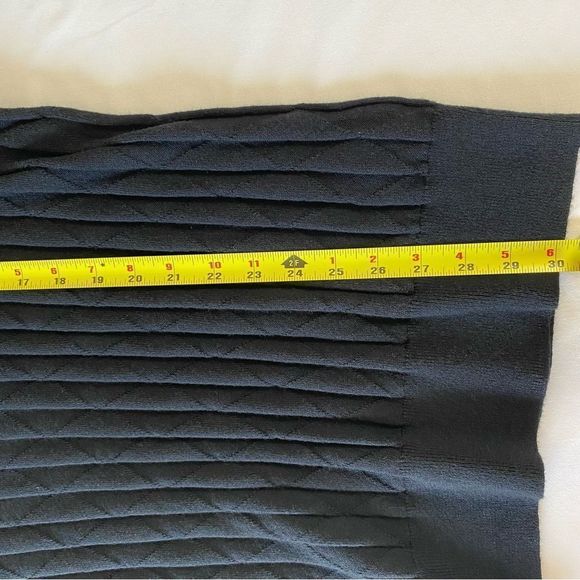 Micheal Strahan black sweater - Picture 10 of 11